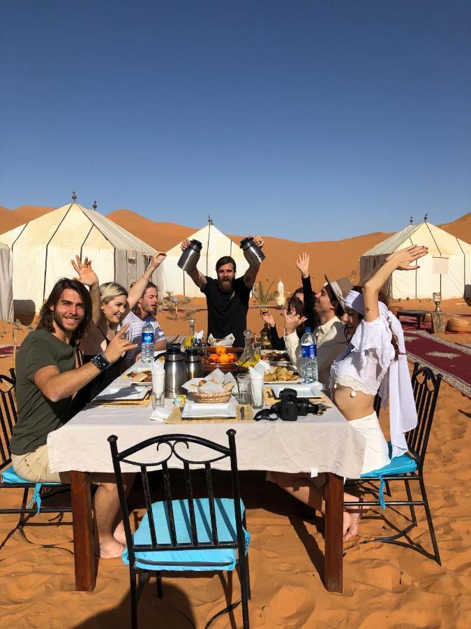 ホテル Luxury Maktoub メルズーガ エクステリア 写真